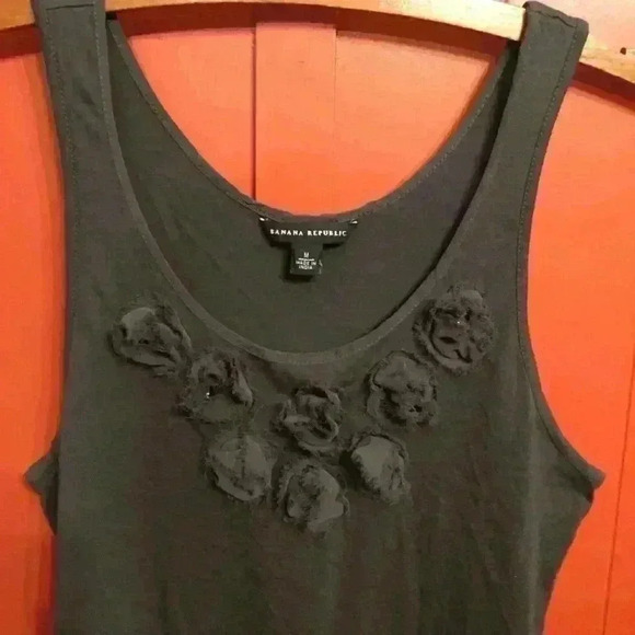 Banana Republic tank with ruffled flowers. - Picture 2 of 7